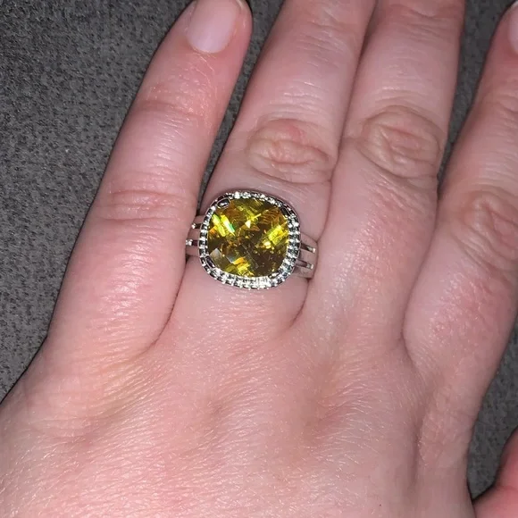 Costume jewelry ring silver colour Yellow stone SZ 9 - Picture 1 of 5